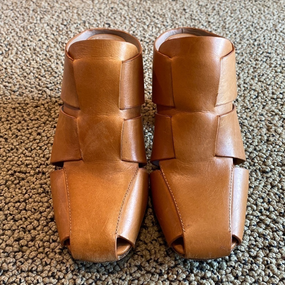 Donald Pliner Lilia Tan Block Heel Mules Size 6 in EUC